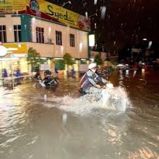 Malaysia barat terletak di semenanjung malaka. Malaysia Dilanda Banjir Seorang Anak Tewas