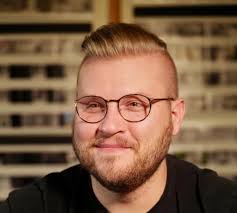 Andy Vallentine talks about writing and directing 'The Letter Men' short  film