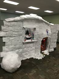 I work in a clinic with two doctors, one a ob/gyn and the other one a surgeon. 15 Office Christmas Decorating Contest Ideas Which Are So Inspiring Collagecab