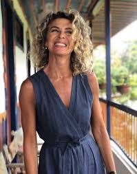 Ilona llega con la lluvia. Fotos De Margarita Rosa De Francisco En Revista Para Caballeros People En Espanol