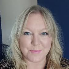 Amanda Bloomfield (@AmandaBloomfie1)