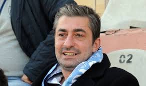 Instagram hesabından 69 yaşındaki annesinin ölüm haberini duyuran erkan petekkaya, canım annemi iki yıldır mücadele ettiği alzheimer hastalığı sebebi ile kaybettik. Erkan Petekkaya Nin Aci Gunu