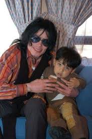 In november 1996, when rowe was six months pregnant, she and jackson married at a hotel in sydney, australia. Michael Jackson 2007 Michael Jackson Michael Jackson Pics Jackson Music