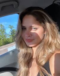 Kelsey New's Instagram, Twitter & Facebook