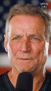 Kathy Hendren's Instagram, Twitter & Facebook