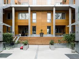 Un Appartement En Duplex Lumineux Avec La Mer Au Bout De La Rue Planete Deco A Homes World Appartement Duplex Maison Style