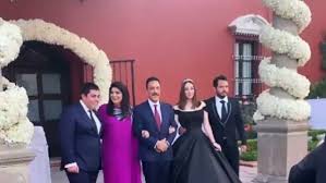 ¡victoria ruffo nuevamente en contra de eugenio derbez! Como Pocas Veces Victoria Ruffo Posa Con Sus Tres Hijos Juntos