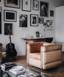 Once you sit down, you settle down to a good time. Le Corbusier The Lc2 Chair Wohnen Einrichten Und Wohnen Wohnzimmer