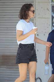 Natalie portman, урождённая натали́ хе́ршлаг, англ. Natalie Portman Out In Sydney 02 28 2021 Celebmafia