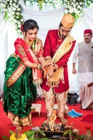 Indian Marathi Bride And Groom Wedding Looks Couples Wedding Attire Couple Wedding Dress Marathi Bride