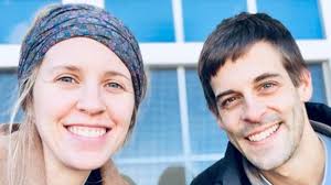 Jill Duggar and Derick Dillard recreate iconic scene for milestone  anniversary