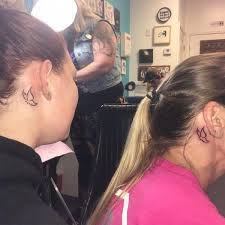 Minimalist Behind The Ear Tattoo Idea Mothersday Motherdaughtertattoo Tattoos Mother Daughte Tattoos For Daughters Mother Daughter Tattoos Mother Tattoos