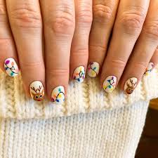 The snowflake christmas nails credit: Updated 50 Festive Christmas Nails December 2020