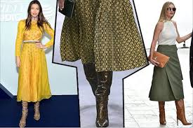 Abbigliamento da lavoro invernale caldo che protegge il corpo dalle basse temperature dell'inverno. Tendenze Autunno 2019 Sono Di Moda Gli Anni 70 Quest Anno La Gonna Midi Si Porta Con Gli Stivali