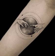 Unlu Sanat Eserlerine Saygi Durusunda Bulunan 19 Muhtesem Dovme Muhtesem Dovmeler Geometrik Dovmeler Inspiration Tattoos
