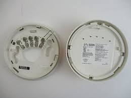 System Sensor 4wta B 4wtab 12 24 Vdc Photoelectric Smoke Detector With Thermal Sounder And Base Smoke Detectors Amazon Com