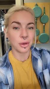 Sarah Spoon's Instagram, Twitter & Facebook