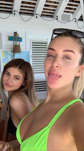 Kylie kristen jenner (born august 10, 1997) is an american media personality, socialite, model, and businesswoman. Friendship Kylie Jenner Instagram Kylie Jenner Swimsuit Kylie Jenner Friends