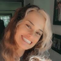 Amanda Saxer's Instagram, Twitter & Facebook