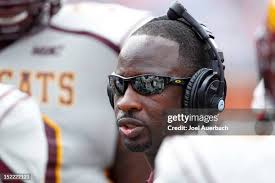 Anthony Chickillo of the Miami Hurricanes runs with the ball after... News  Photo