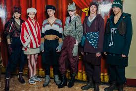 However, reddit users have not been responding well to traditional ads (or 'promoted posts'), in comparison to ads on other social media platforms such as facebook and twitter. Backstage At Undercover Men S Fall 2020 Photos Wwd