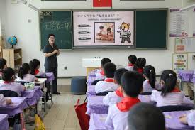 校園深處的大膽情慾-揭露女孩的秘密冒險