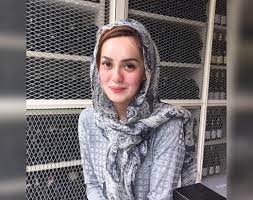 Dah lama minat uqasha senrose sebenarnya. Eksklusif Uqasha Senrose Mengaku Buka Hijab