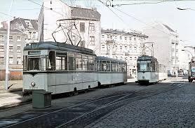 Berlin Ddr 1975 In Der Grossen Praesidentenstrasse Am Hackeschen Markt Wartet Ein Reko Triebwagen Auf Die Fahrt Nach Jo Strassenbahn Eisenbahn Fotografie S Bahn