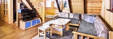 In particolare, d'estate è il top perché offre una gamma talmente variegata di attività in grado di accontentare proprio tutti, dalle famiglie con bambini ai patiti della forma fisica, ai più pigri che vogliono solamente rilassarsi, godendosi magari uno dei tanti paradisi segreti della valle, dove. Chalet Lodge In Val Di Fassa Vacanza Benessere A Prezzo Top