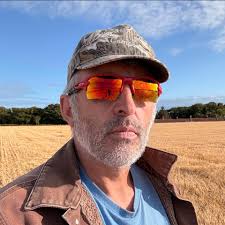 high tide and big waves at Pittenweem yesterday.....