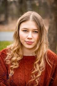 Beth Bayer's Instagram, Twitter & Facebook