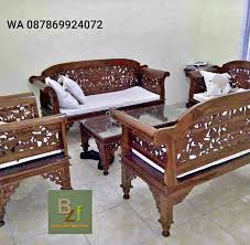 Hehehehe walau sekarang ini sering ada juga tempat cafe yang lesehan, kemungkinan semakin lebih nyaman bila memakai sebuah kursi kayu unik untuk cafe karena. Kursi Tamu Jati Ukir Klasik Berkualitas Asli Jepara Bezatish Furniture Produsen Mebel Jepara Bahan Jati Berkualitas Gratis Ongkir Se Pulau Jawa