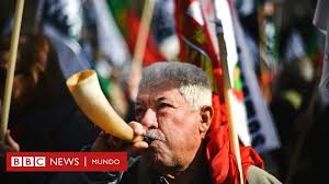 El jurado nacional de elecciones pone en conocimiento de las partes procesales los lineamientos y el manual zoom para las audiencias públicas virtuales que desarrollará el organismo electoral. Por Que Portugal Es El Unico Pais Al Que Aplauden La Izquierda Y El Fmi Por Su Exitoso Plan Economico Bbc News Mundo