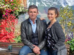 Seit kindertagen spielt ronja forcher im zdf die tochter des 'bergdoktors'. Der Bergdoktor Dieser Serien Star Schlagt Nach Staffel Finale Neuen Karriere Weg Ein