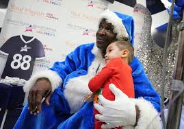 Dallas Cowboys great Michael Irvin plays Santa for kids in Edinburg hospital  | MyRGV.com