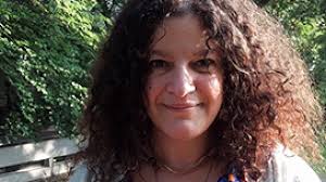 גבולות: ספרה של אליענה אלמוג הוא שילוב מצוין בין ניגודים