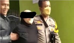 Seorang ibu di desa tonjong, kecamatan tonjong, brebes, jawa tengah, tega menganiaya tiga anaknya sendiri, hingga satu anak meninggal dunia. Nusn Yhl Hzetm