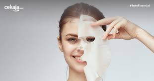 Perawatan wajah memang identik dengan wanita, namun bukan berarti perawatan wajah pria itu tidak ada. 15 Merek Sheet Mask Terbaik 2020 Paling Direkomendasikan
