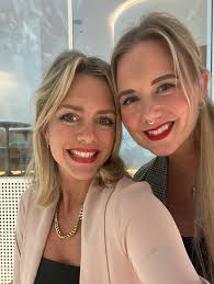 I work with extra-ordinary women. In extraordinary places around the world.  I get to travel the world, mentoring with high-achieving & heart-centered  minds. From speakers, to authors, to female CEOS, to feminine