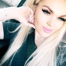 Tina Batey's Instagram, Twitter & Facebook