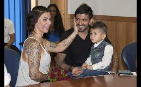 Lucho gonzalez, he's played over 40 odd games for argentina, so he's not exactly cornflakes, but you just expected a lot more. Quem E Andreia Marques A Mulher De Lucho Gonzalez Que Acusa O Jogador De A Tentar Matar Nacional Flash