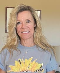 Lori Magnuson's Instagram, Twitter & Facebook