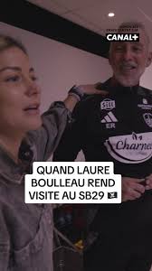 Laure Boulleau en immersion avec l'équipe qui fait trembler l'Europe : le  @Stade Brestois 29 🏴‍☠️ Le club breton a reçu @Laure Boulleau avant de  jouer le Bayer Leverkusen en Ligue des champions 🇪🇺 ...