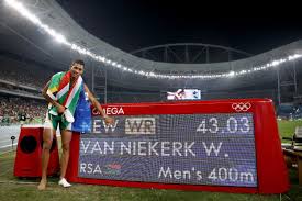 Han tilbagelagde distancen på 46,70 sekunder og skar dermed otte hundrededele af den nu tidligere rekord, som blev sat af amerikanske kevin young ved ol i 1992. Wayde Van Niekerk Eyes 2021 Olympics 400m World Record Canadian Running Magazine