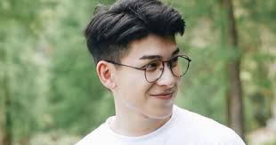 Thời đi học, ai cũng từng một lần đổ đứ đừ trước chàng trai có nụ cười hiền  như thế này!