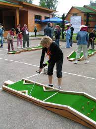 Mini Golfo Takelis Draudimosvente2 Jpg 1704 2272 Mini Golf Course Miniature Golf Course Mini Golf
