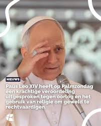 Woord van een plotseling opvallend ondiplomatieke Paus: 'God luistert niet  naar gebeden van wie oorlog voeren.' De Amerikaanse minister van Oorlog,  Pete Hegseth, bad eerder en vroeg om goddelijke 'bescherming over onze