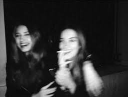 Black And White Best Friends Goals 61 Best Ideas Photography Girl Black And White Happy Black And White Aesthetic Friend Photoshoot White Aesthetic