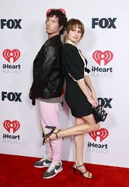 Check spelling or type a new query. Red Carpet Josh Dun Und Frau Erstmals Als Ehepaar Bei Event Promiflash De