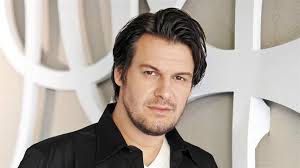 Δείτε 22 φωτογραφίες από τη λαμπερή τους πρεμιέρα! Panos Kiamos Giati Afhse Thn Iatrikh Kai Egine Tragoydisths Iciao